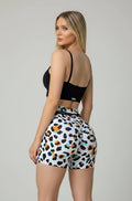 Short empina bumbum animal print preto fundo branco