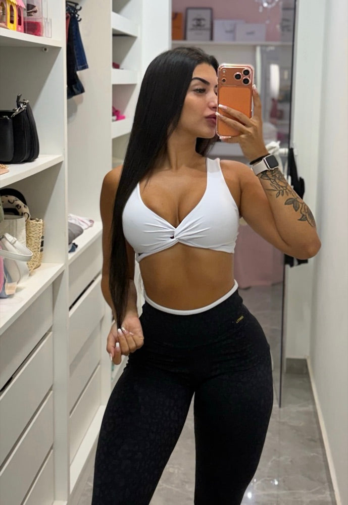 foto da cliente com Top tulipa branco
